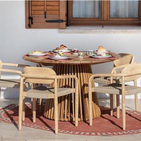 3 bedroom villa with pool near Castellamarre del Golfo, sleeps 5